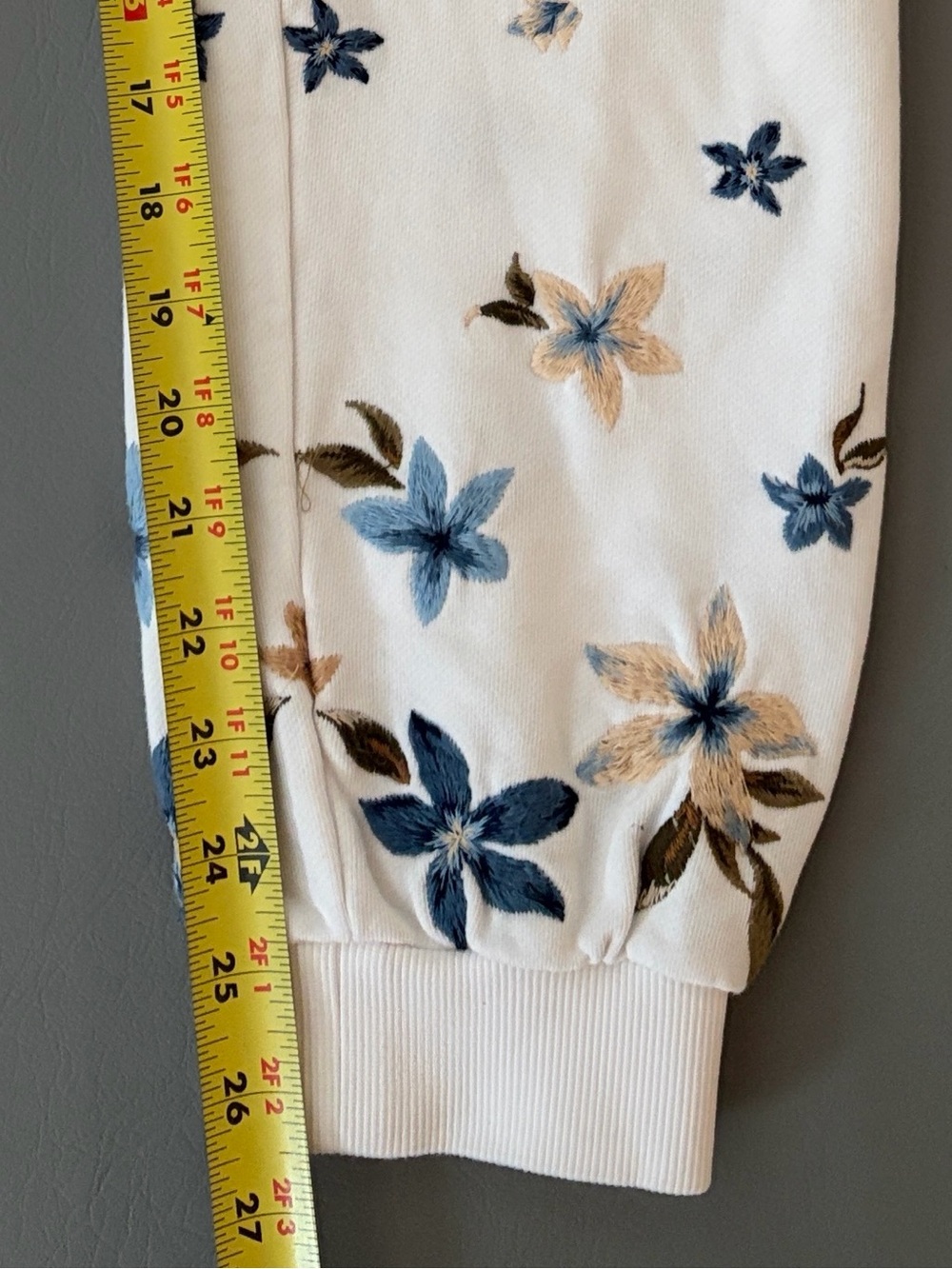 Driftwood Women’s Pants Floral Embroidered Joggers Sweatpants White size Medium - Picture 9 of 14